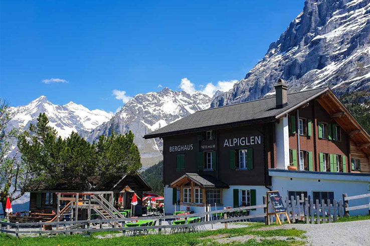 Walk down to the Berghaus Alpiglen from the Eiger station