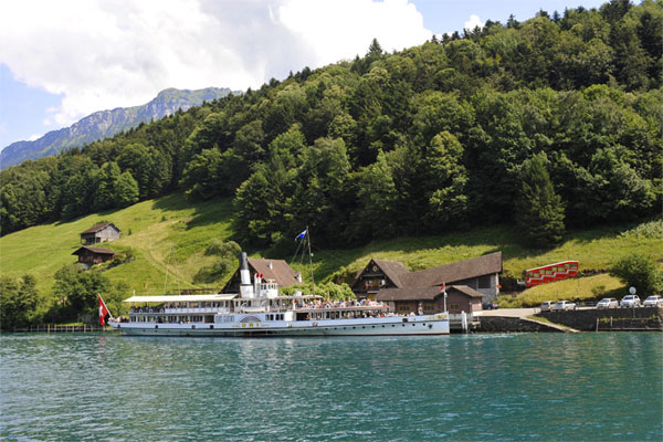 Lake steamer calling at Treib for the Seelisberg funicular