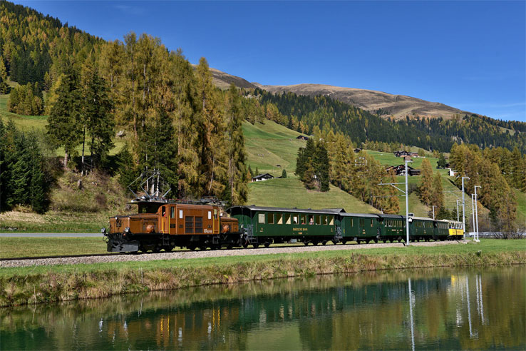 Nostalgic 'Crocodile' train in the Albula region