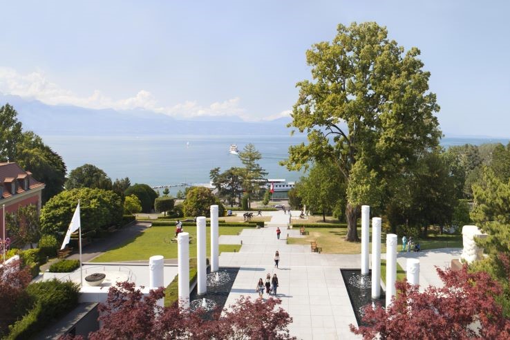 Musée Olympique, view over the gardens and Lake Geneva